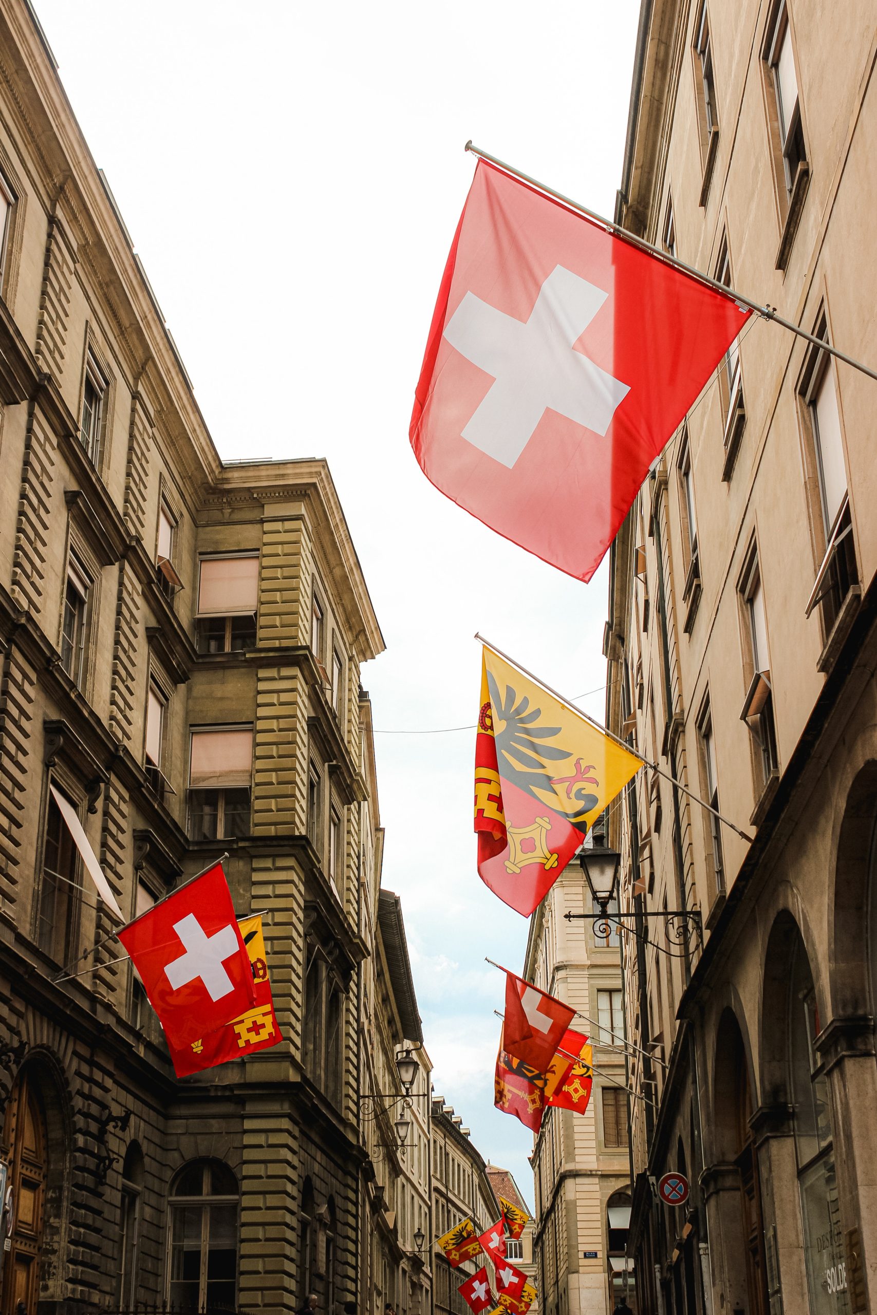 Sveitsiin tasa-arvoinen avioliittolaki kansanäänestyksen murskaenemmistöllä