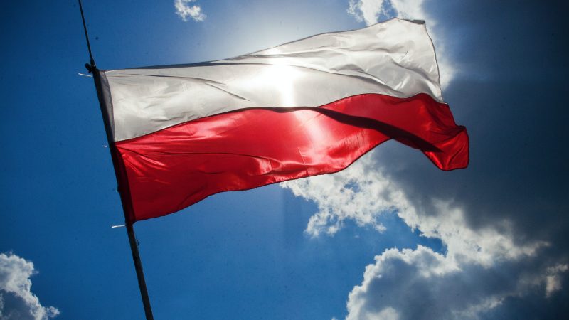 Puolan uusi laki kieltäisi LHBTIQA+ -vähemmistöistä opettamisen ja sensuroisi seksuaalikasvatusta