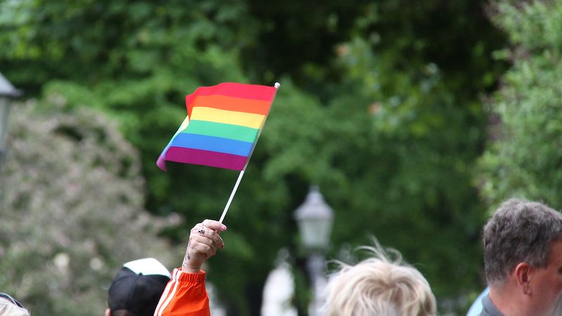 We walk with Pride -kävelyillä kannustetaan työyhteisöjä osoittamaan tukensa yhdenvertaisuudelle